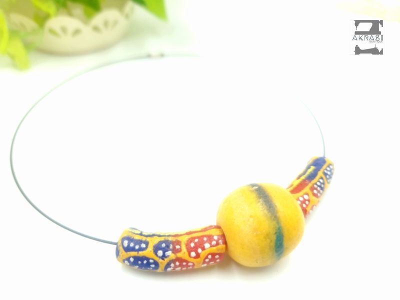 Beaded choker in glass