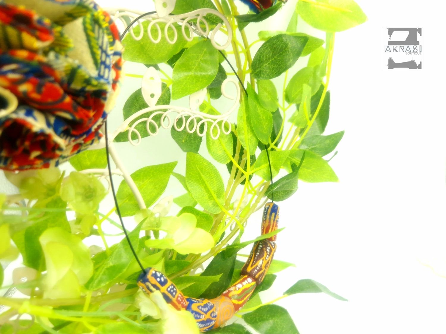 Beaded choker in glass