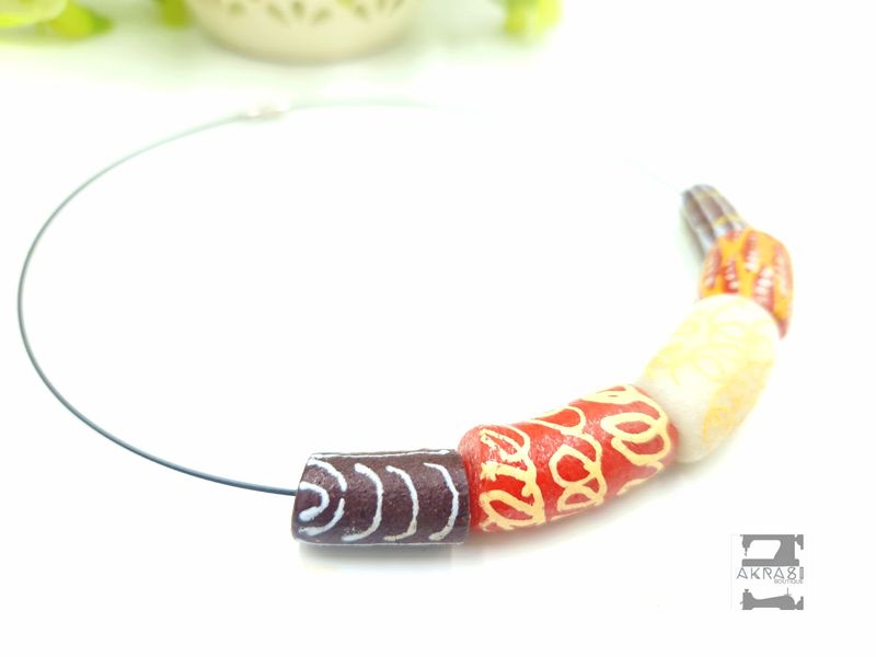 Beaded choker in glass