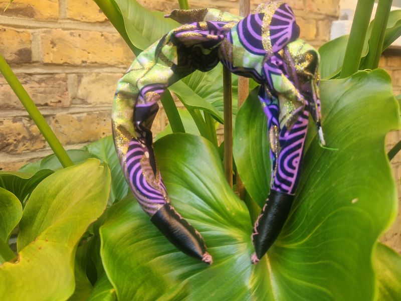 Upcycled alice band with detachable ankara bow