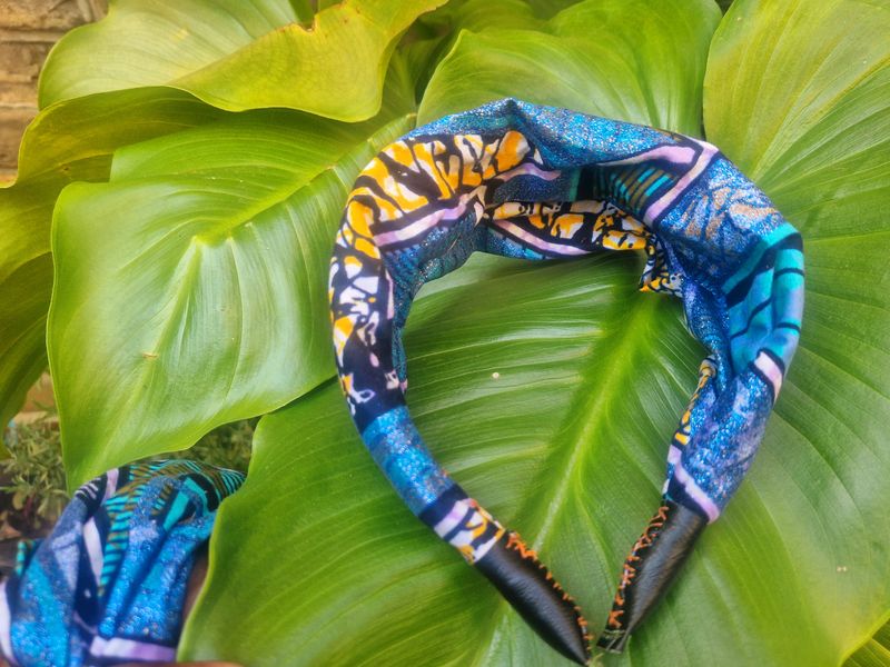 Upcycled alice band with detachable ankara bow