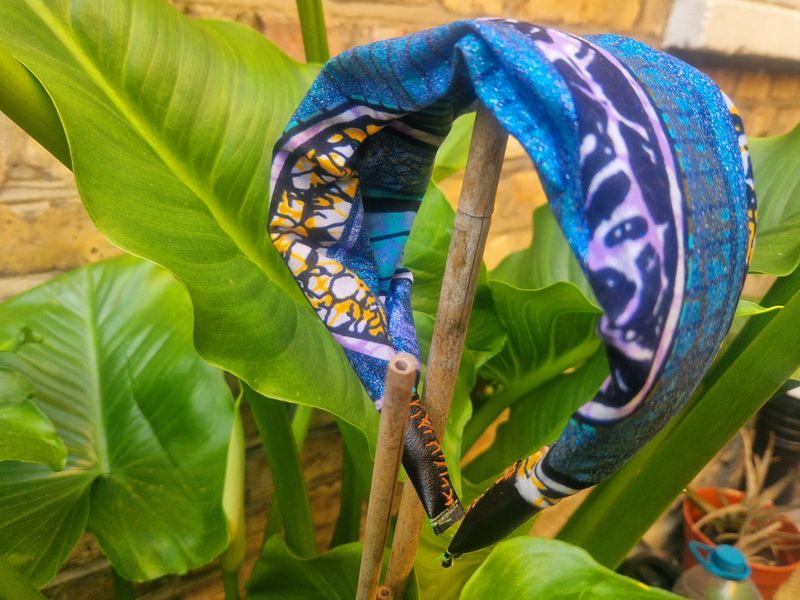 Upcycled alice band with detachable ankara bow