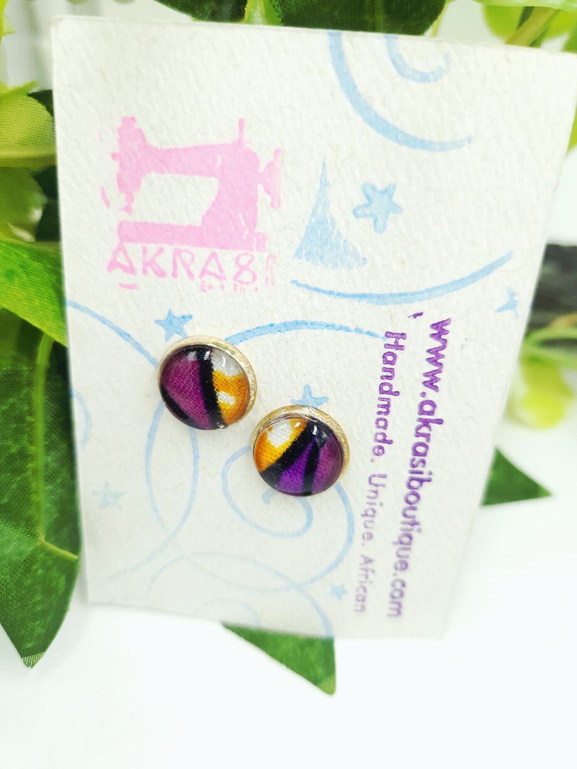 Round kente in green, red and black on silver stud earrings sealed in glass