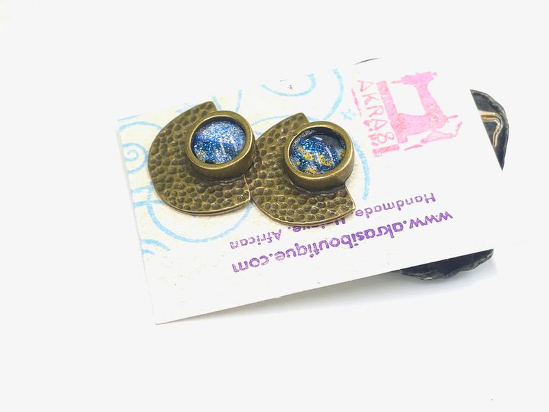 Dashiki copper stud earrings sealed in glass