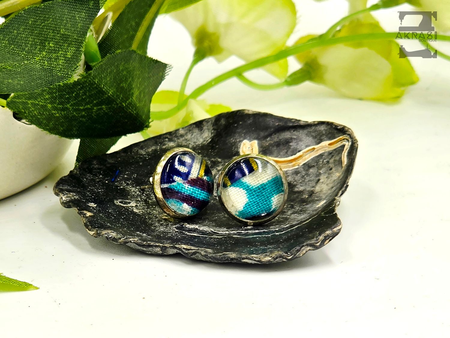 Round blue and turquiose ntoma silver stud earrings sealed in glass