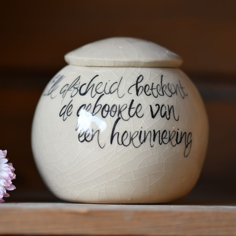 Urn iris: Elk afscheid...