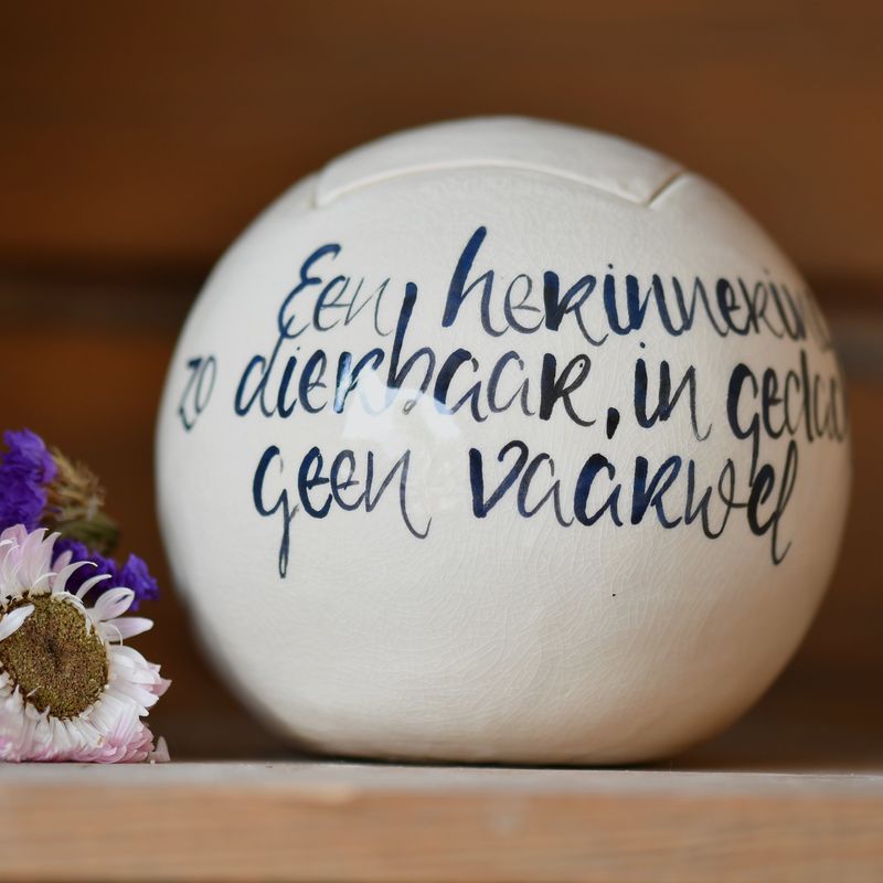 Urn fern: Een herinnering zo dierbaar