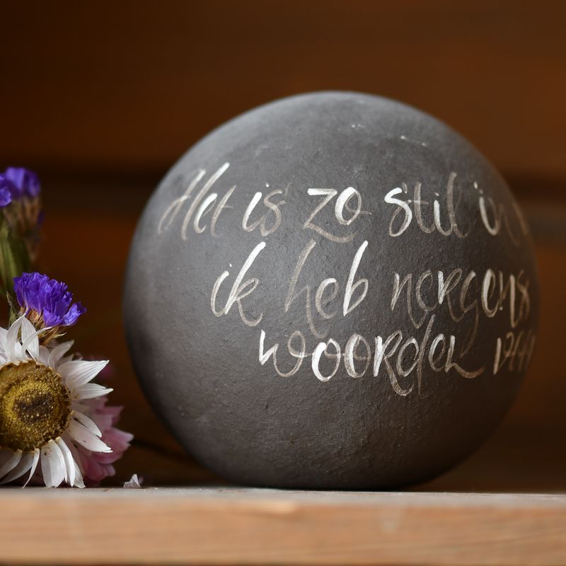 Urn willow: Het is zo stil in mij,...