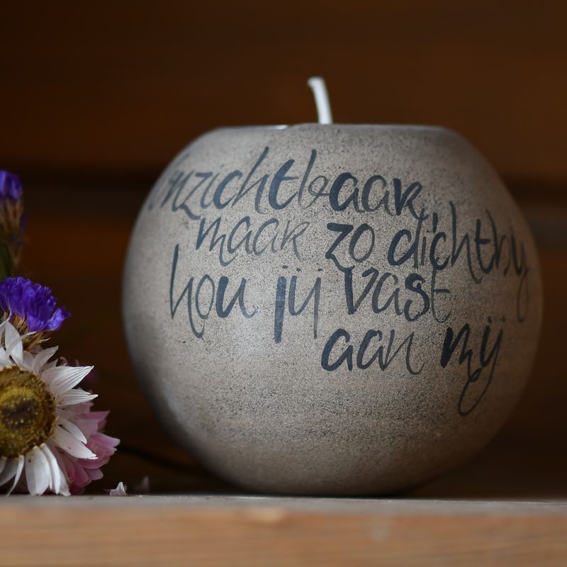 Urn mayflower: Onzichtbaar, maar zo dichtbij