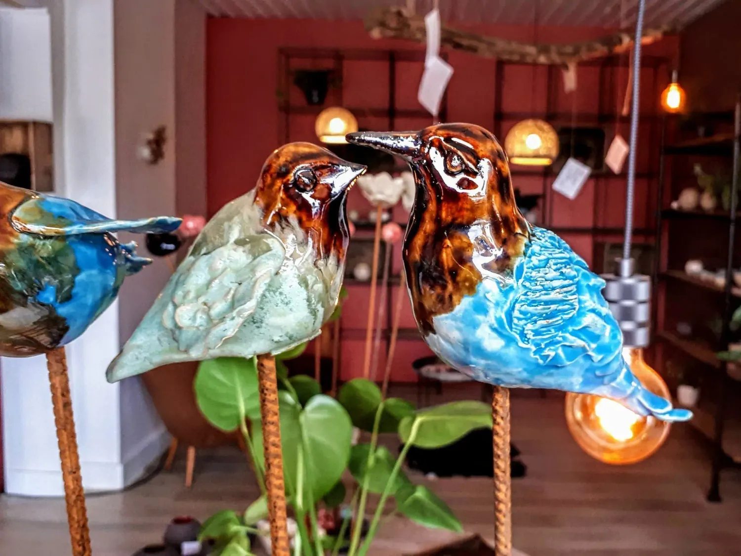 Unieke vogels boetseren in klei: Online workshop keramiek