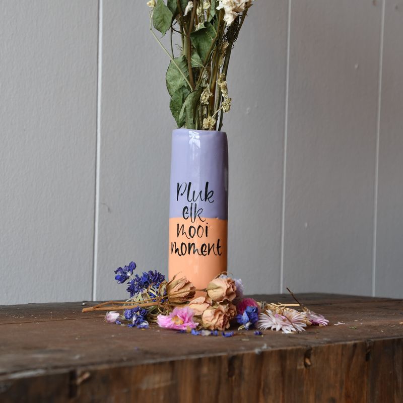 Vaasje: Pluk elk....