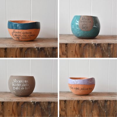 bol in keramiek opgevuld met kaars