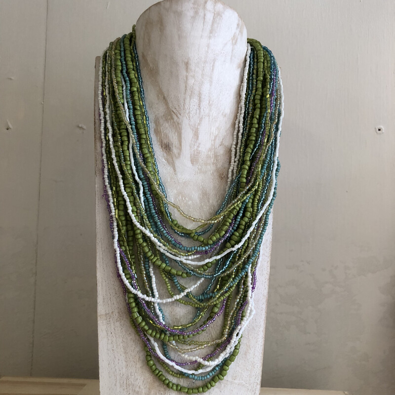 Short Beaded Green Necklace 