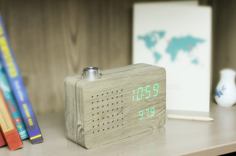 Gingko Radio Click Clock in Ash effect