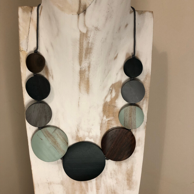Graduated Wooden Dark Green Disc Necklace
