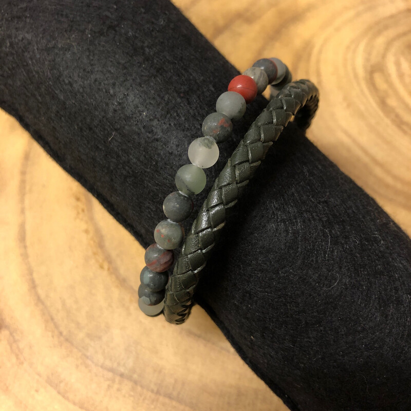 Men&#39;s Green Leather &amp; Stone Bracelet