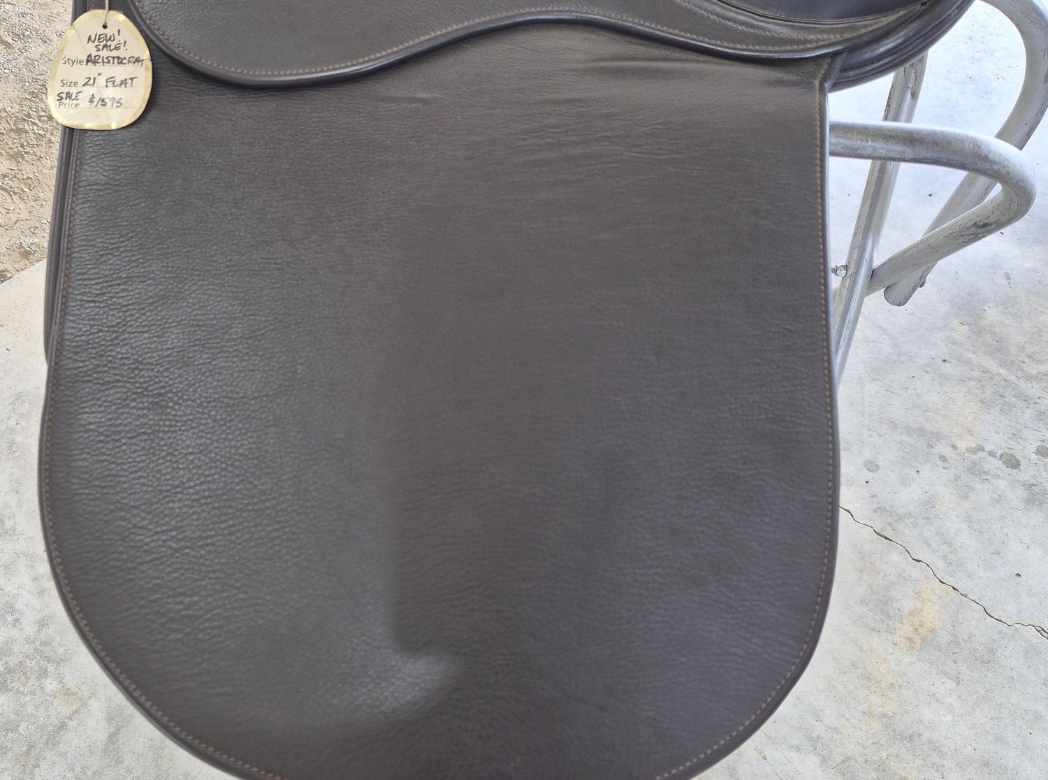 Windsor Aristocrat Cutback Saddle - 21" Flat Seat