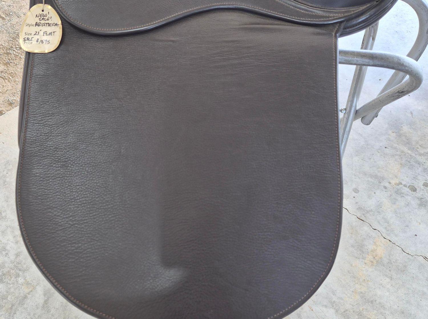 Windsor Aristocrat Cutback Saddle - 21" Flat Seat