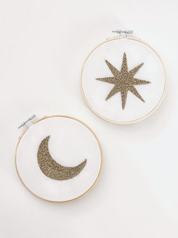 Broderie lune dorée