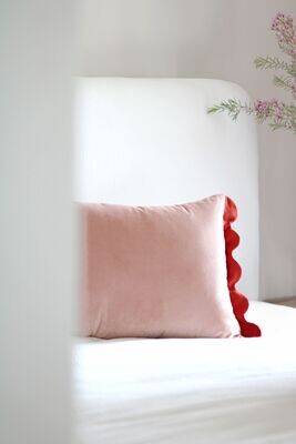 Coussin wavy rose rouge