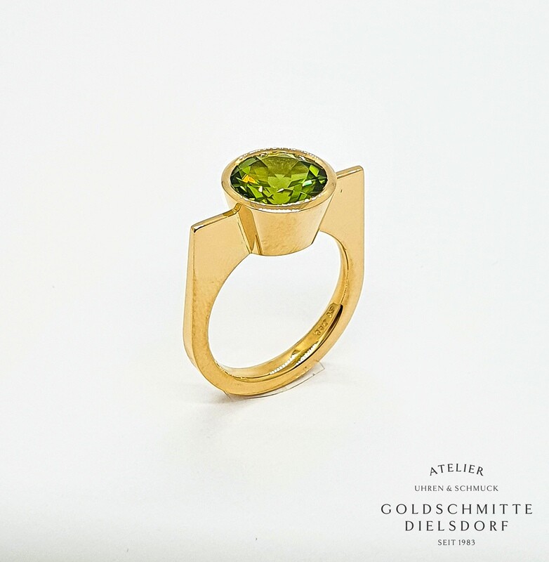 Damenring Gelbgold 750 mit 1 Peridot