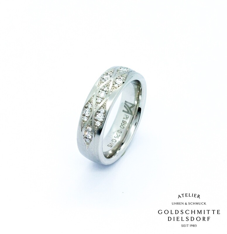 Damenring Platin 950 mit 30 Brillanten