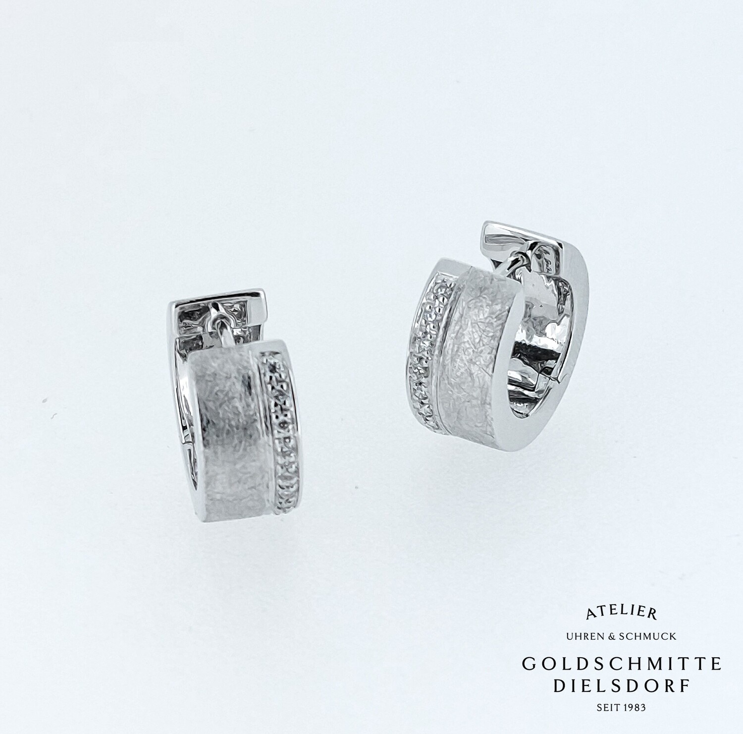 Scharnier Creolen Weissgold 750 mit 18 Brillanten Scharnier Creolen Weissgold 750 mit 18 Brillanten