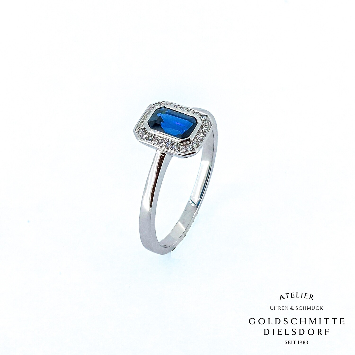 Damenring Weissgold 750 mit 1 Saphir und Brillant - Entourage