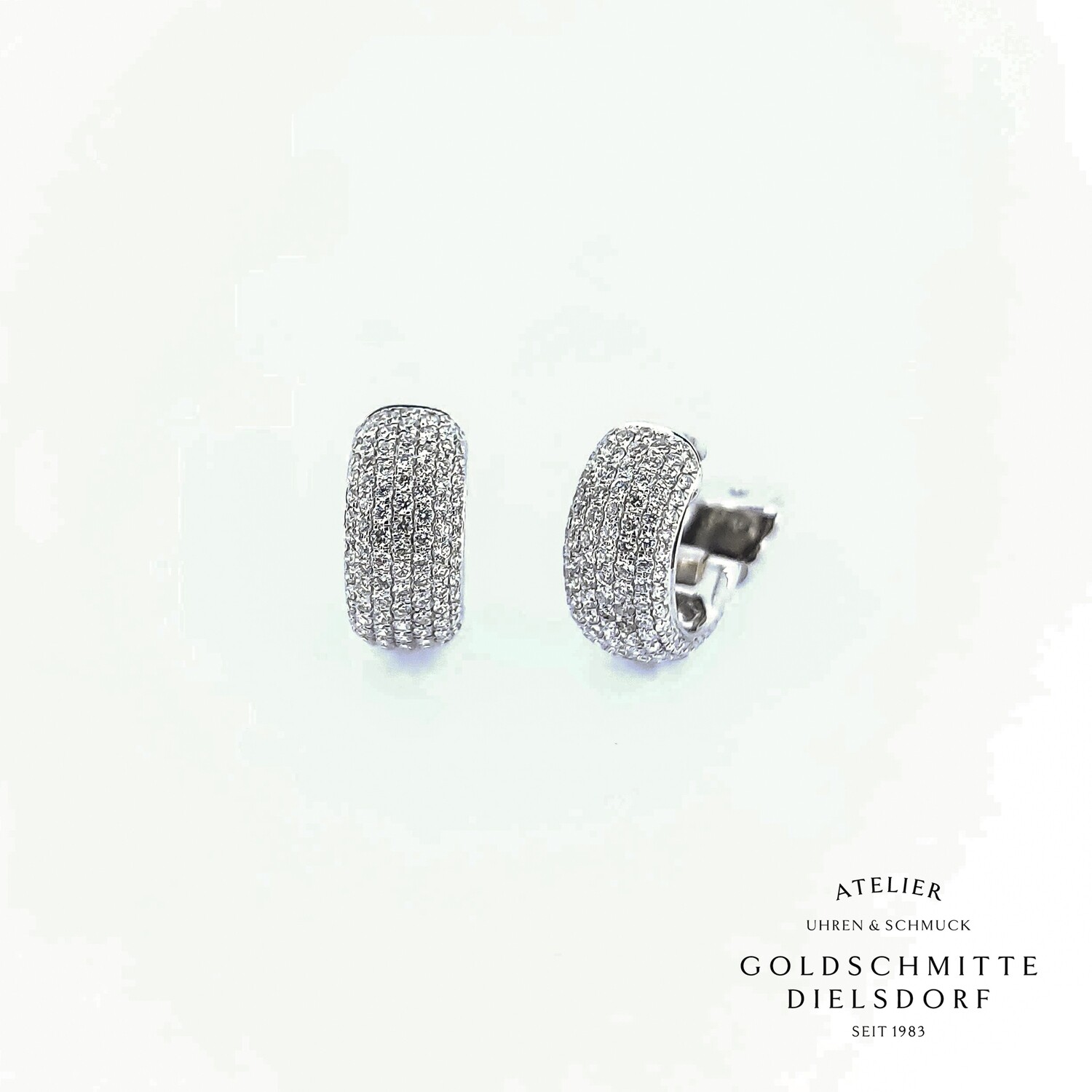 Scharnier Creolen Weissgold 750 mit 228 Brillanten Scharnier Creolen Weissgold 750 mit 228 Brillanten