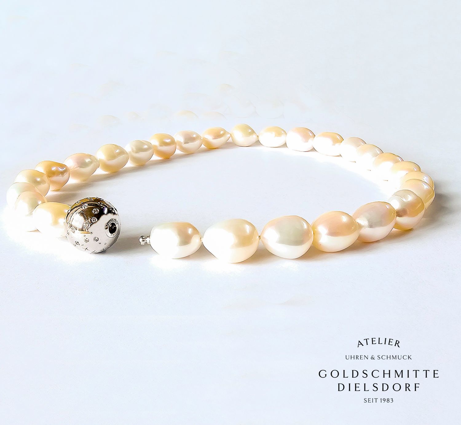 Perlencollier mit 27 Süsswasserperlen mit Kugelschloss WG750