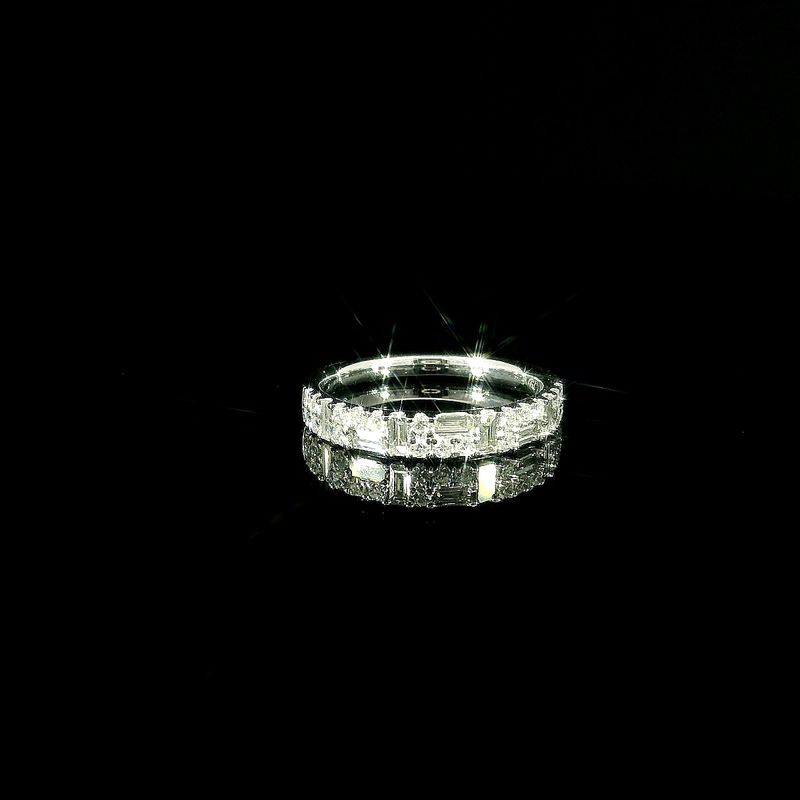 Diamantring aus Weissgold 750 mit Brillanten & Baguette-Diamanten Diamantring aus Weissgold 750 mit Brillanten & Baguette-Diamanten
