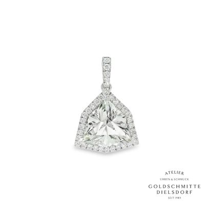 Anhänger aus 750 Weissgold – weisser Topas mit Brillantentourage Anhänger aus 750 Weissgold – weisser Topas mit Brillantentourage