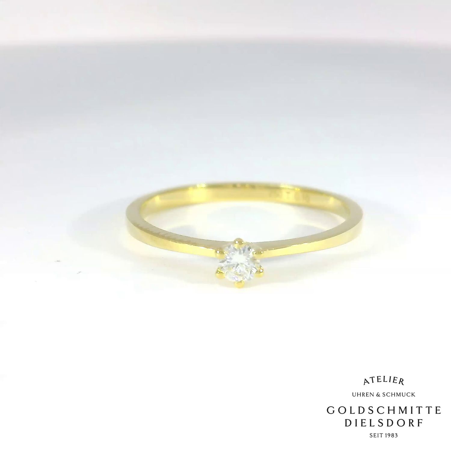 Solitär Ring mit Brillant in Gelbgold 750