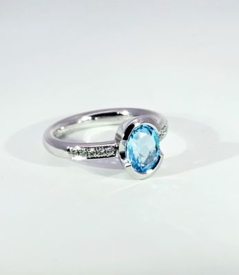 Damenring mit Topas in Weissgold 750