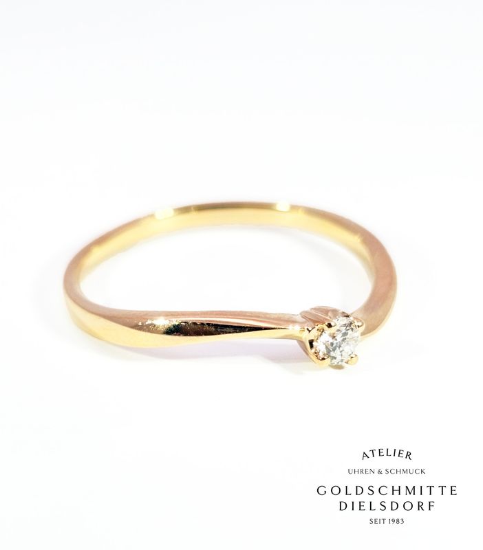 Solitär Ring mit Brillant in Gelbgold 750