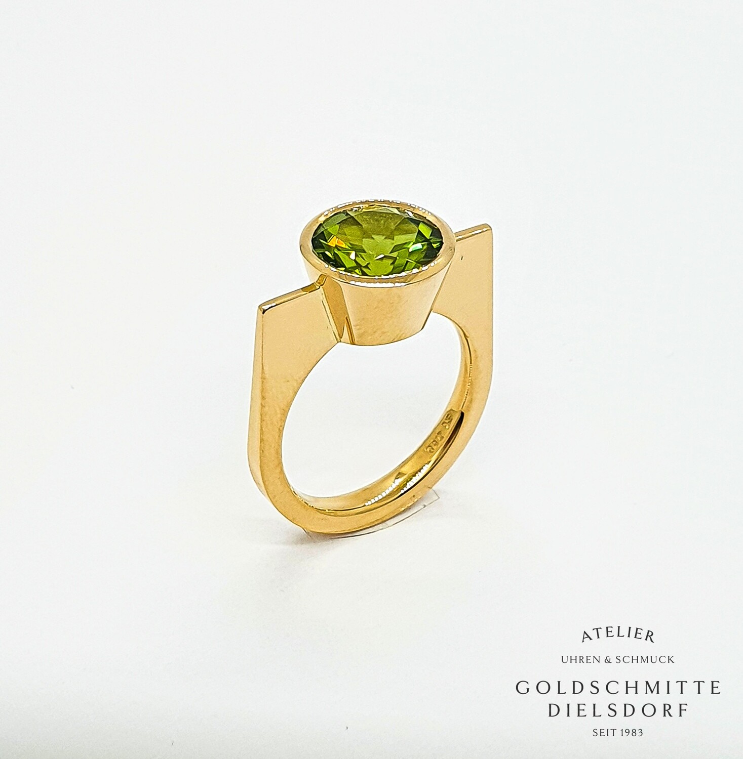 Damenring Gelbgold 750 mit 1 Peridot