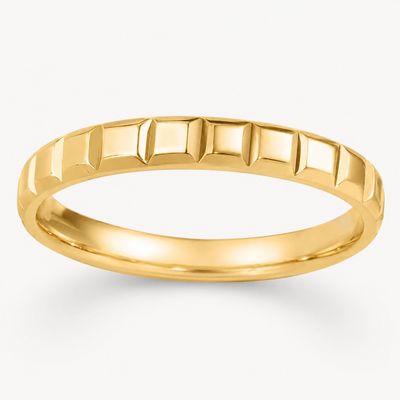 Trauring mit geometrischer Struktur in Gelbgold 750