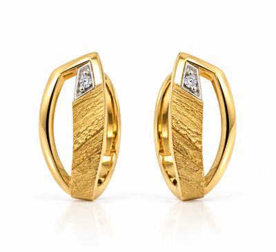 Scharniercreolen mit Struktur und Brillanten – Gelbgold 75 Scharniercreolen mit Struktur und Brillanten – Gelbgold 75