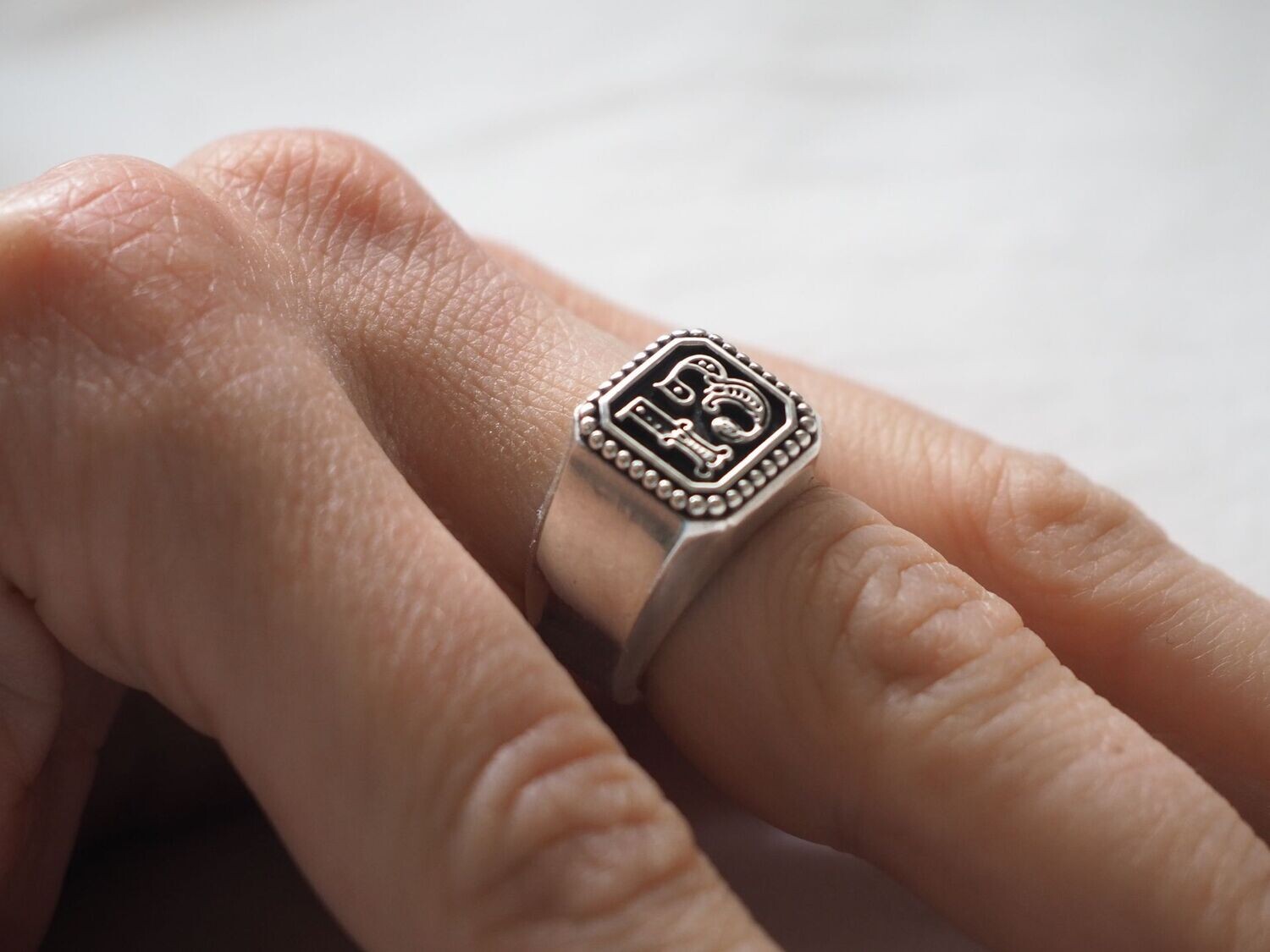 Anillo TRECE