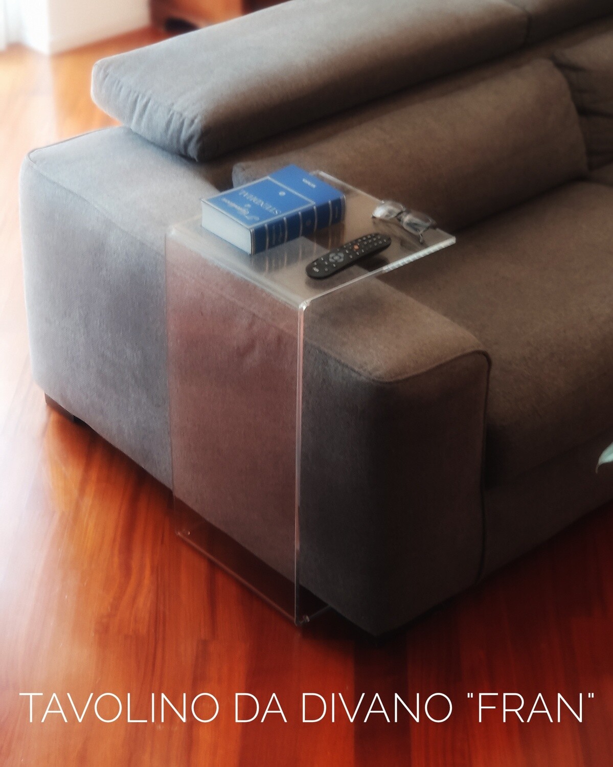 Cavinato acrylics - Tavolino da divano"FRAN" in plexiglass trasparente. Spessore 1 cm. Made in ITALY (35x35xH. 70)