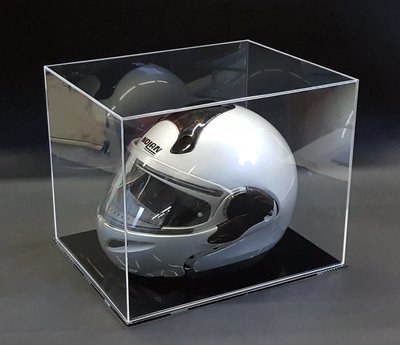 Teca - vetrina per casco auto / moto in plexiglass con base nera Teca - vetrina per casco auto / moto in plexiglass con base nera