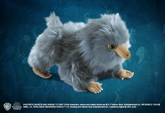 PELUCHE BEBE ESCARBATO GRIS ANIMALES FANTASTICOS NOBLE COLLECTION
