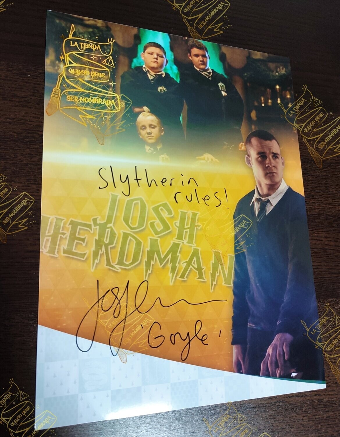 FOTOGRAFIA FIRMADA POR GREGORY GOYLE (JOSH HERDMAN)
