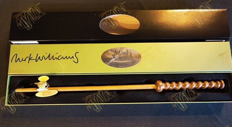 VARITA FIRMADA POR ARTHUR WEASLEY (MARK WILLIAMS)