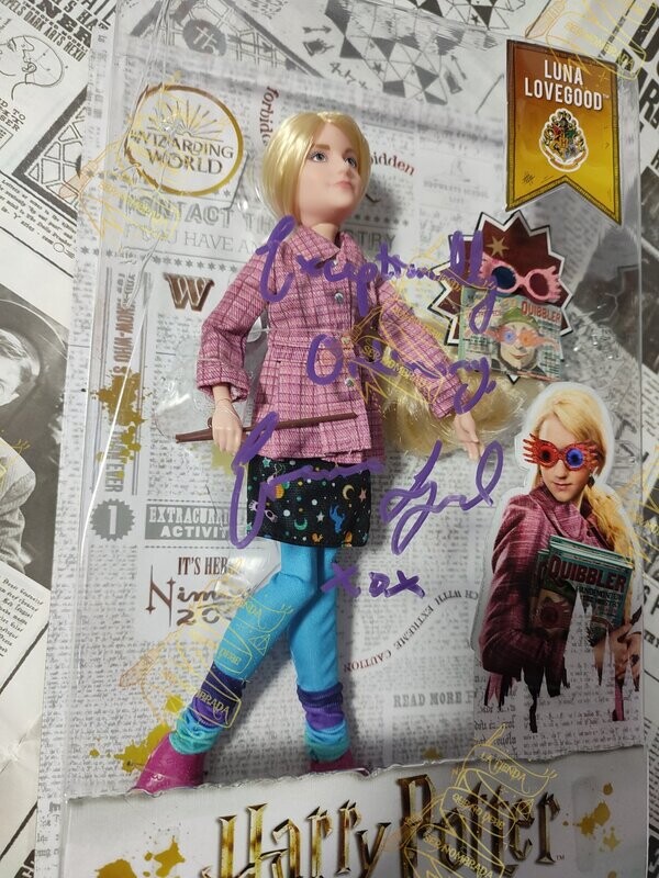 MUÑECA FIRMADA POR LUNA LOVEGOOD (EVANNA LYNCH)