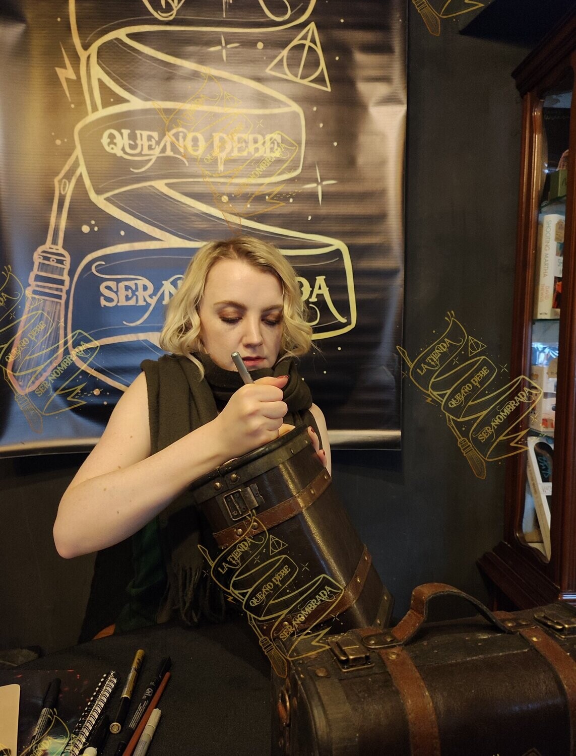 BAUL HOGWARTS FIRMADO POR LUNA LOVEGOOD (EVANNA LYNCH)
