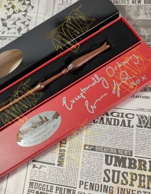 VARITA FIRMADA POR LUNA LOVEGOOD (EVANNA LYNCH)