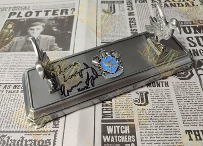 EXPOSITOR PARA VARITA DE RAVENCLAW FIRMADO POR LUNA LOVEGOOD (EVANNA LYNCH)