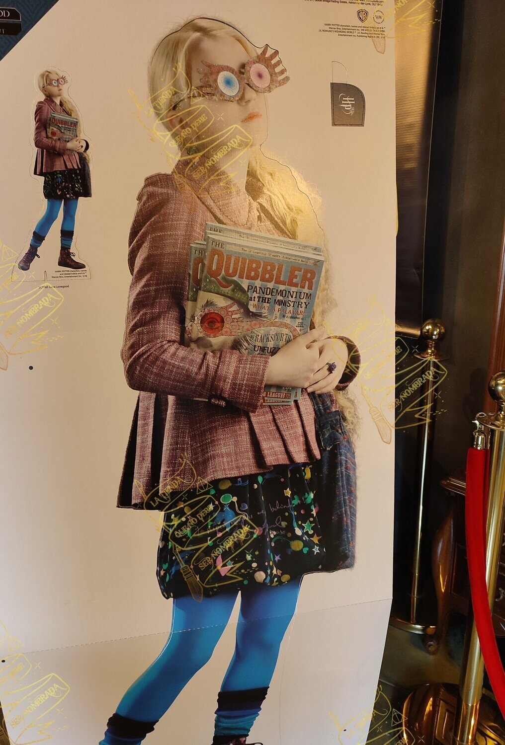 RECORTABLE TAMAÑO REAL FIRMADO POR LUNA LOVEGOOD (EVANNA LYNCH)
