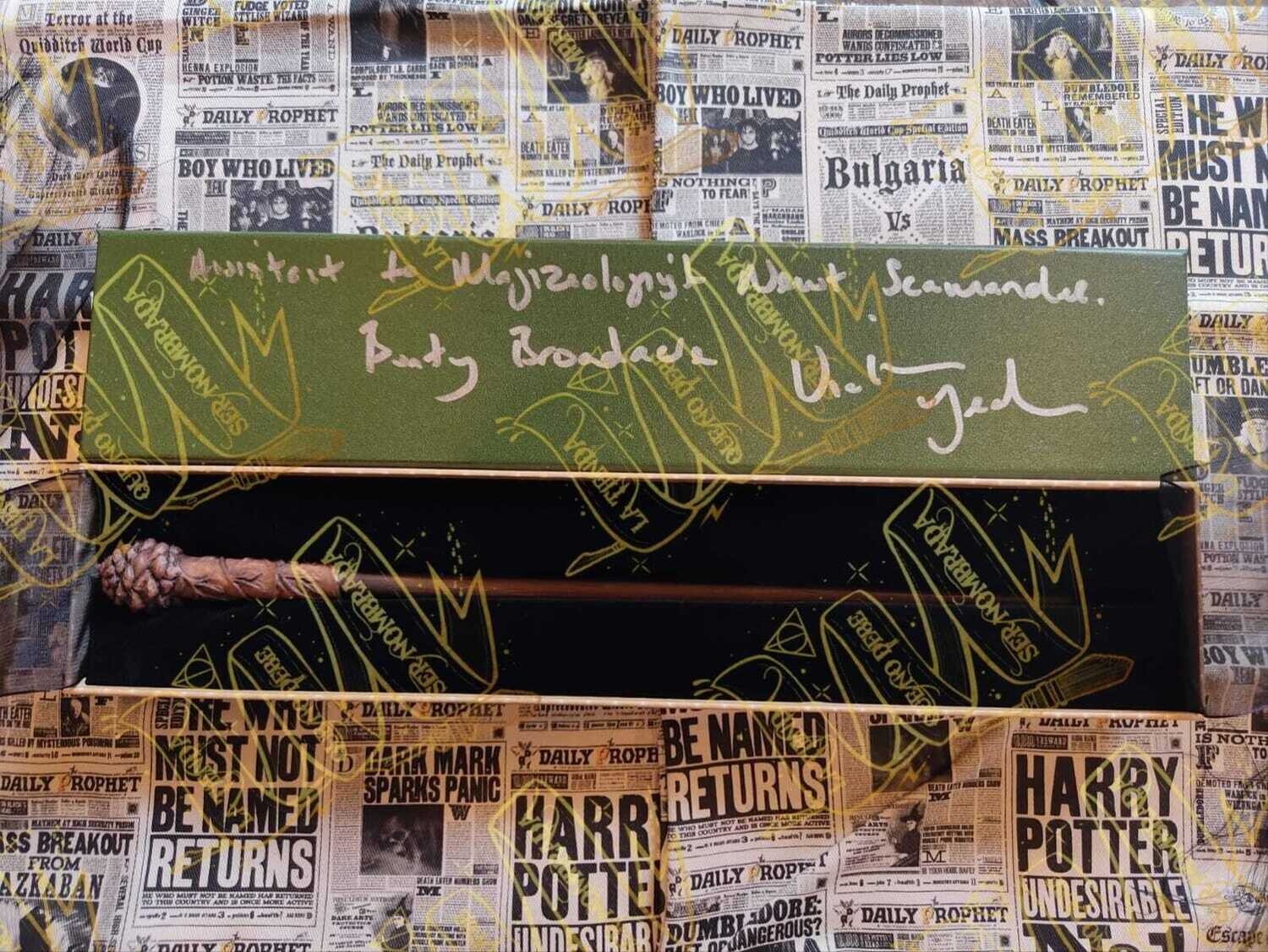 VARITA OLLIVANDERS FIRMADA POR BUNTY (VICTORIA YEATES)